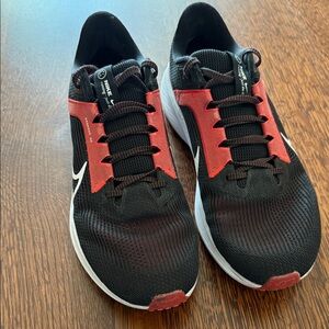 Nike Men's Air Zoom Pegasus 40 Black and Red Athletic Shoes